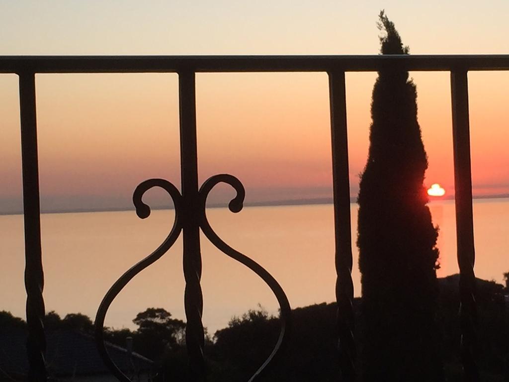 Villa Mallorca Red Hill South エクステリア 写真
